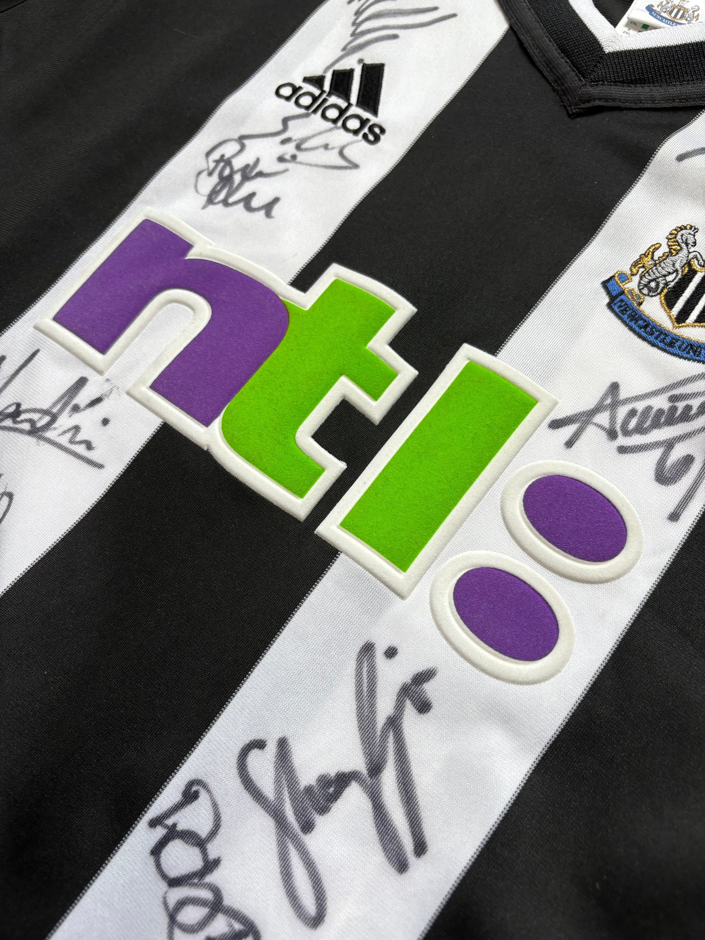Player Issue Newcastle United 2001 Home Shirt Speed #11 Signed By Whole Squad