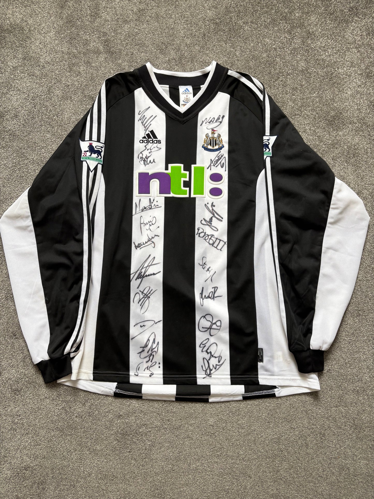 Player Issue Newcastle United 2001 Home Shirt Speed #11 Signed By Whole Squad
