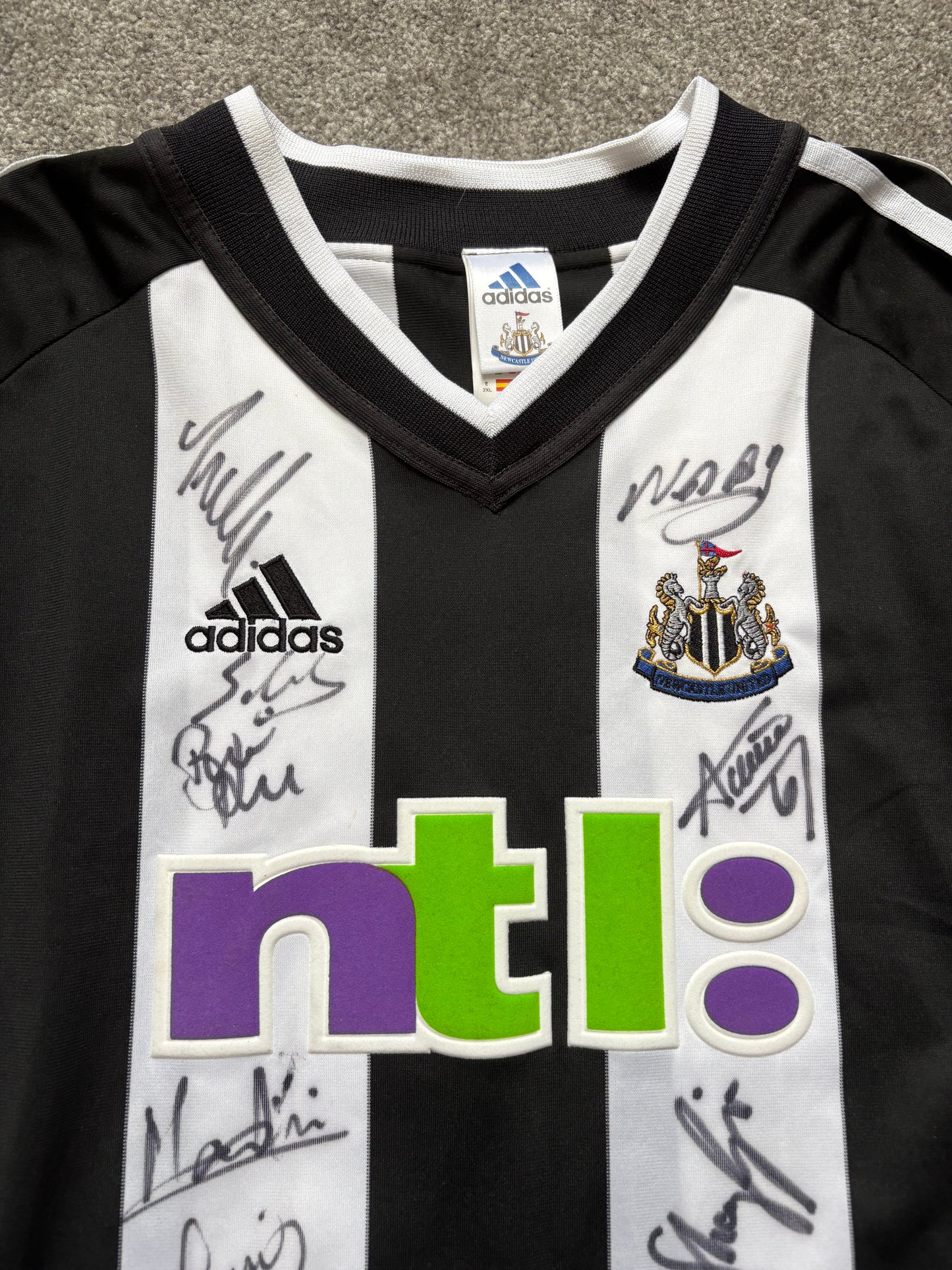 Player Issue Newcastle United 2001 Home Shirt Speed #11 Signed By Whole Squad
