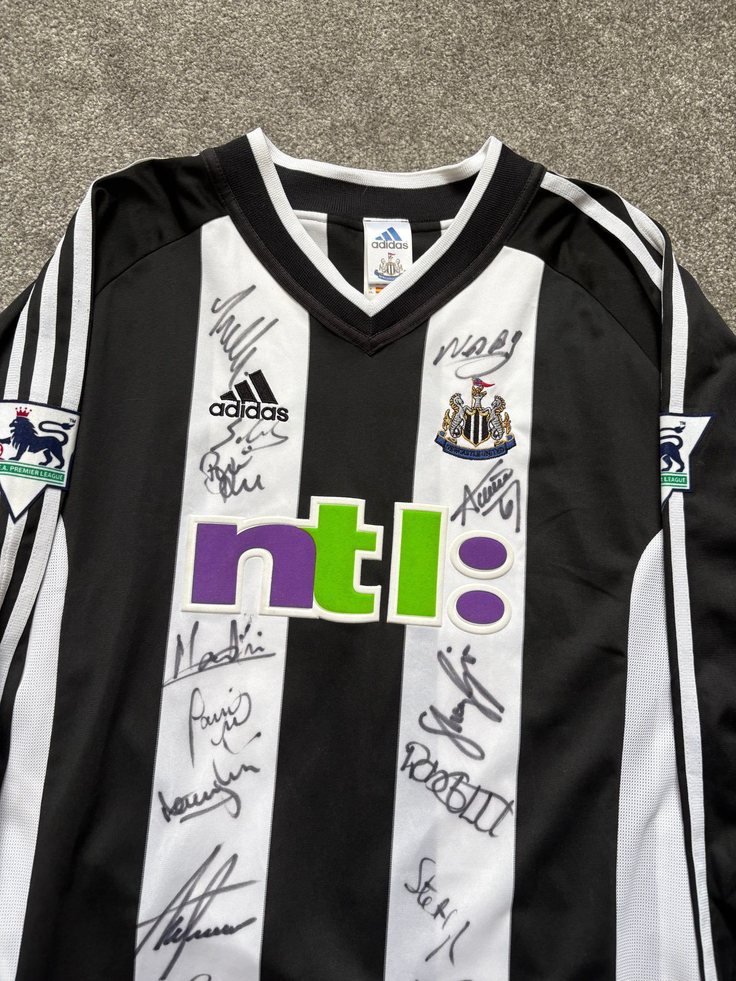 Player Issue Newcastle United 2001 Home Shirt Speed #11 Signed By Whole Squad