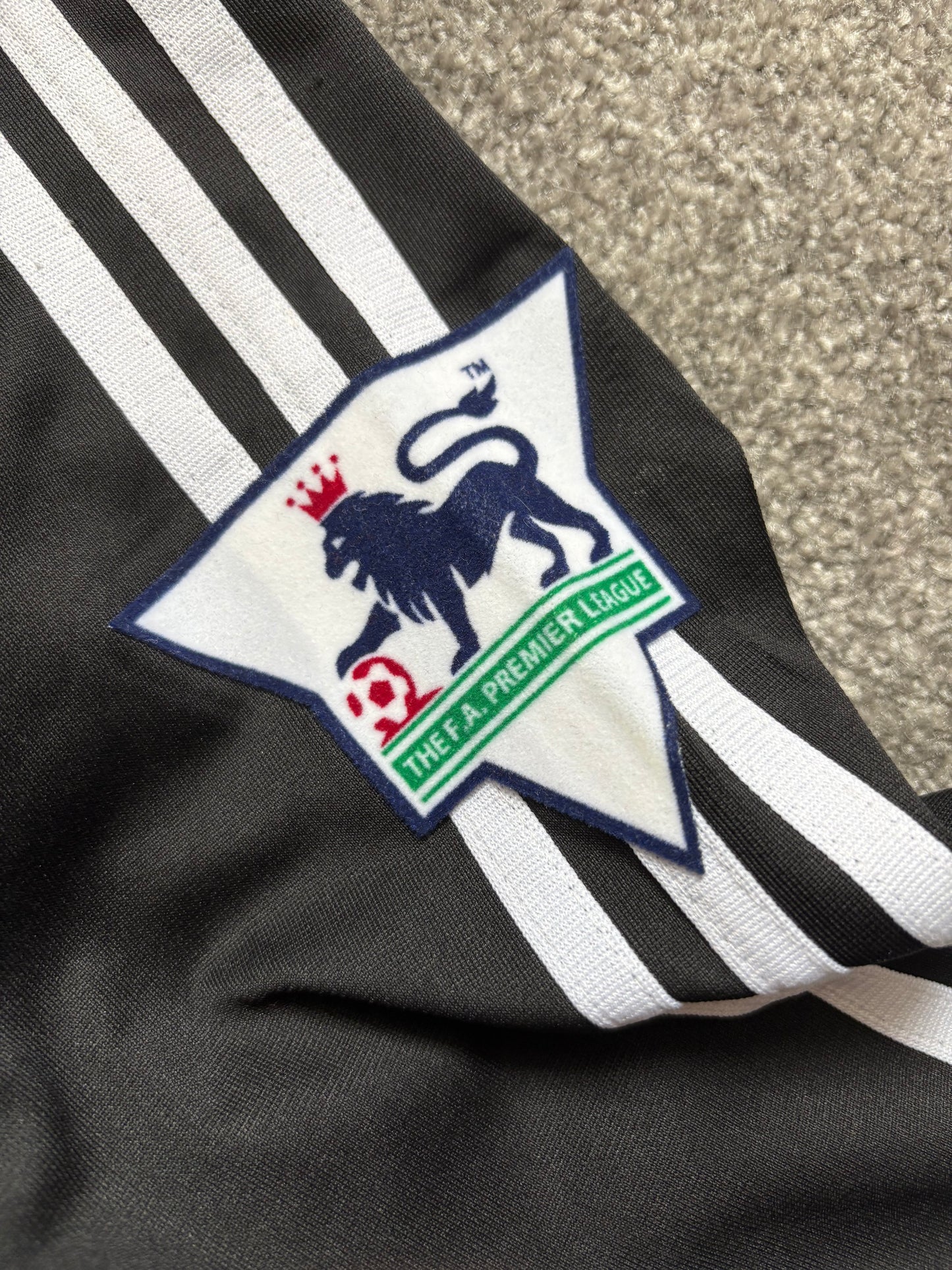 Player Issue Newcastle United 2001 Home Shirt Speed #11 Signed By Whole Squad
