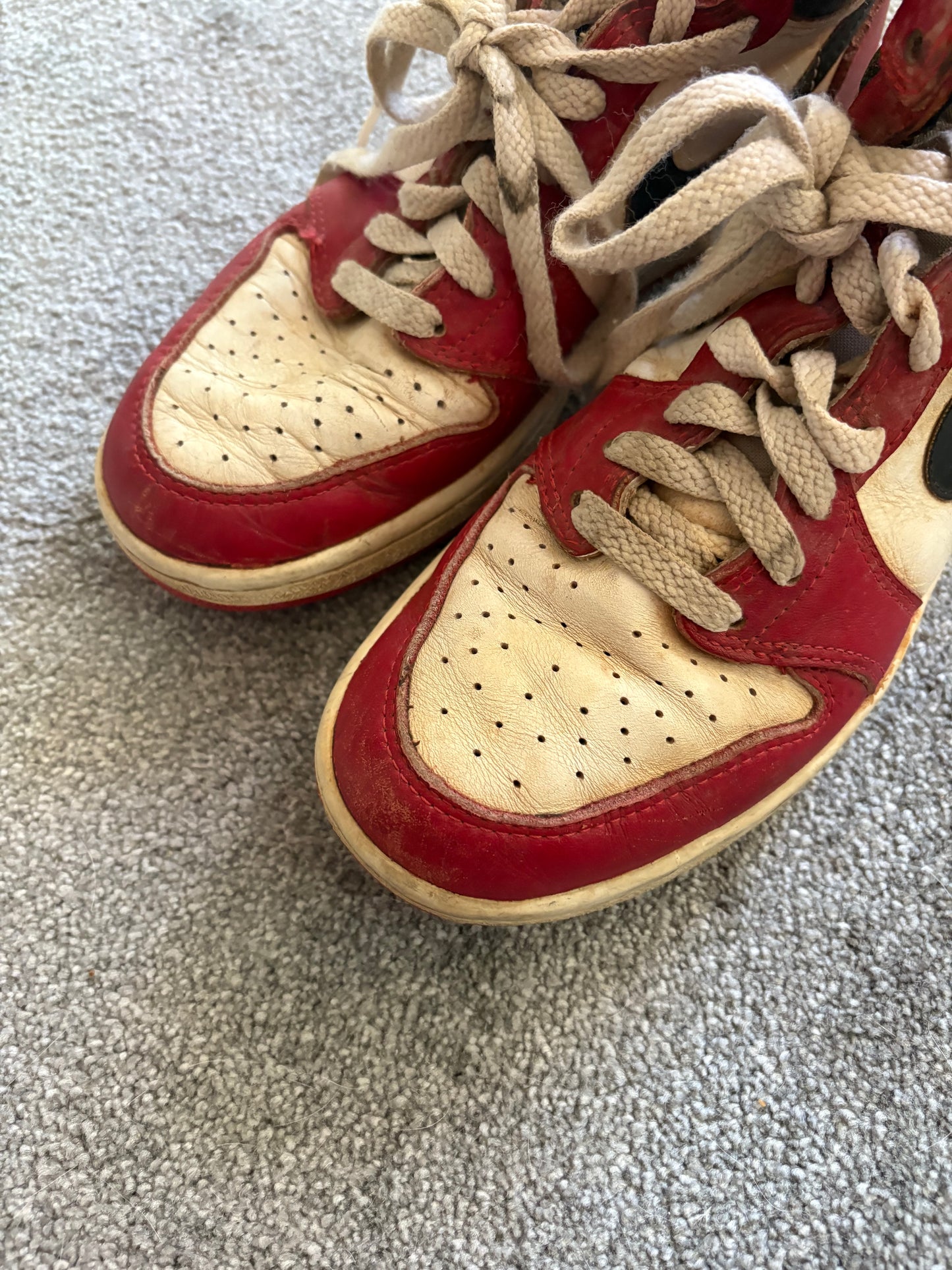 Nike 1985 Jordan 1 Chicago OG Trainers