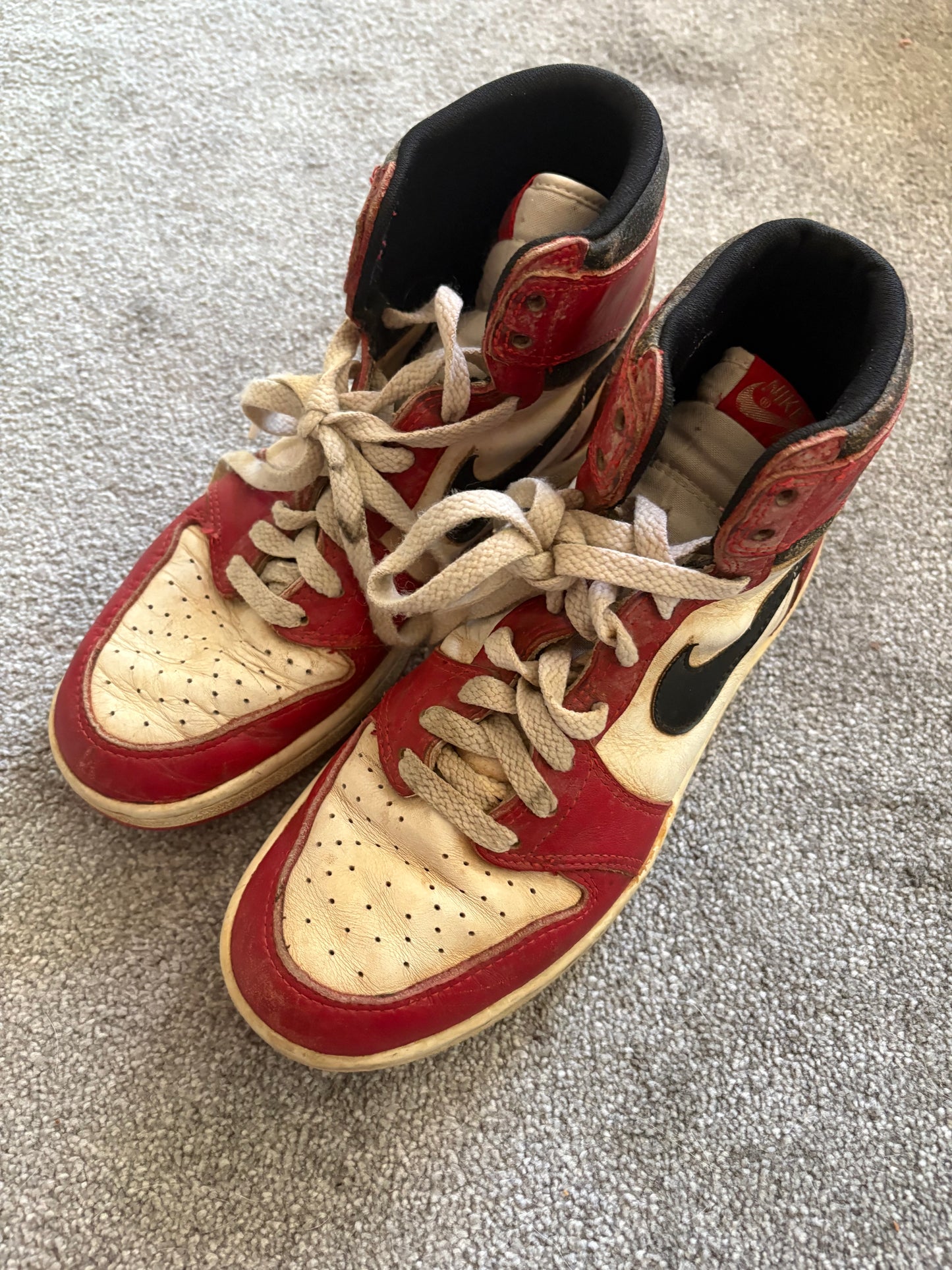 Nike 1985 Jordan 1 Chicago OG Trainers