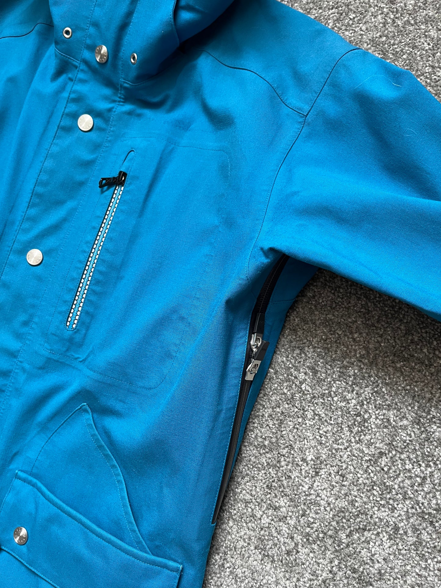 Original Fake Kaws 2009 Blue Goretex Jacket