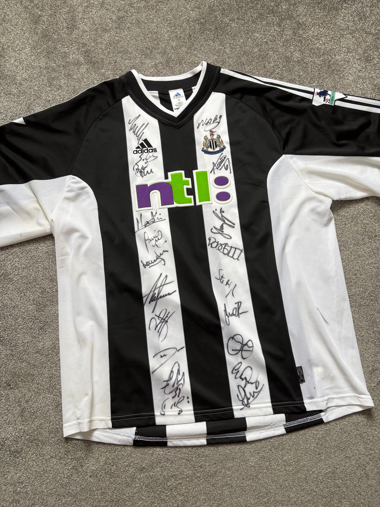 Player Issue Newcastle United 2001 Home Shirt Speed #11 Signed By Whole Squad