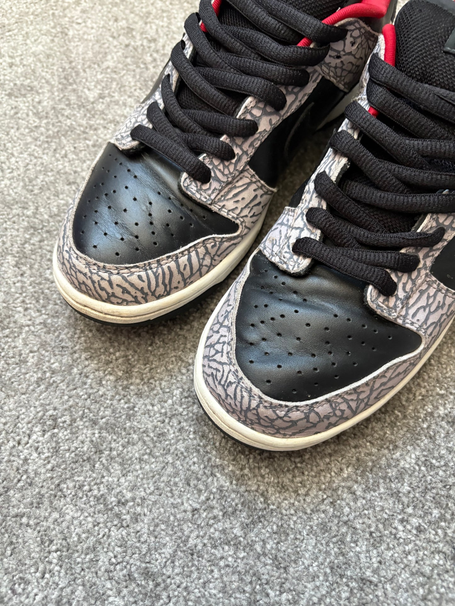 Nike SB Supreme Cement 2002 Dunks