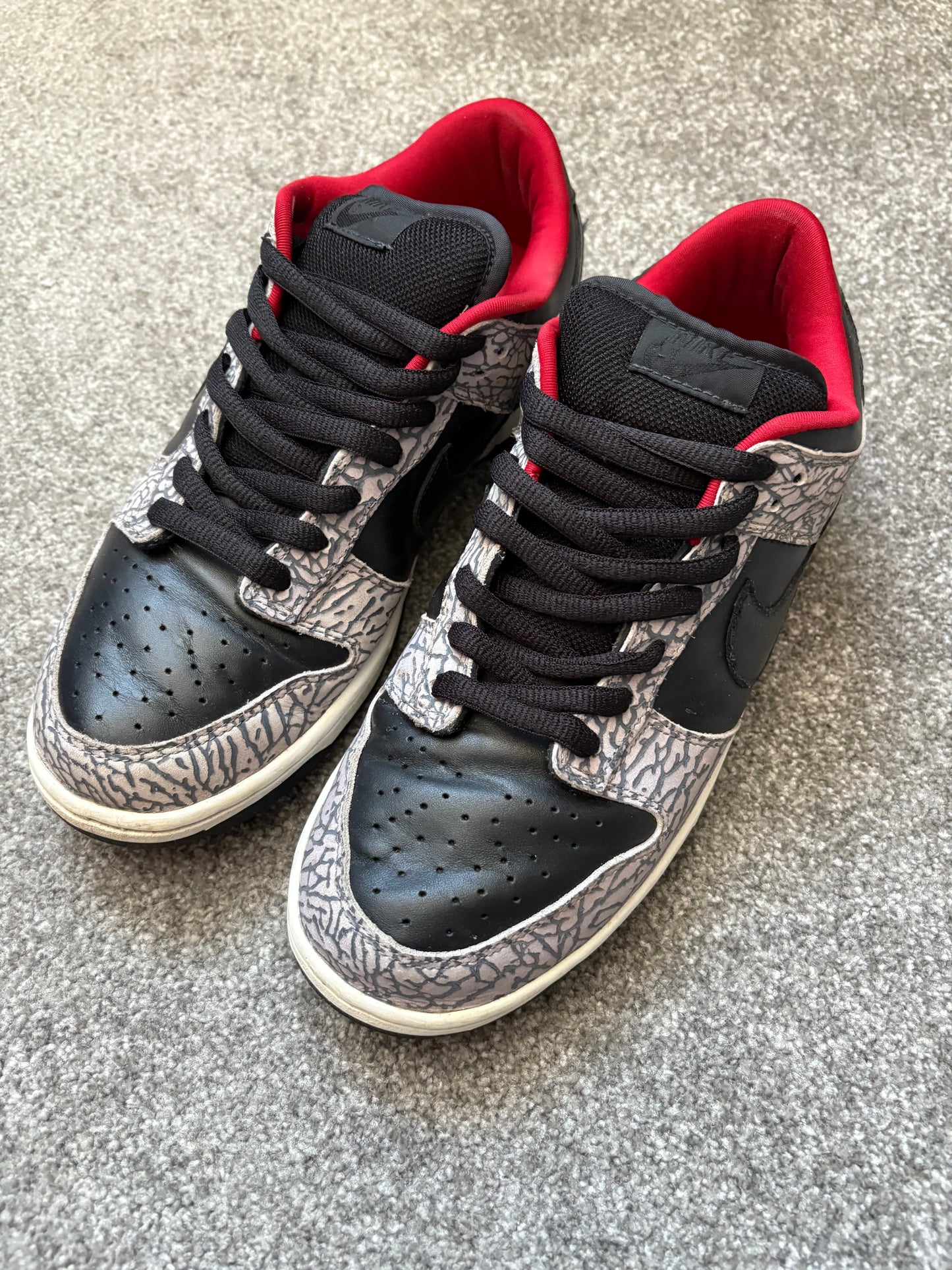 Nike SB Supreme Cement 2002 Dunks