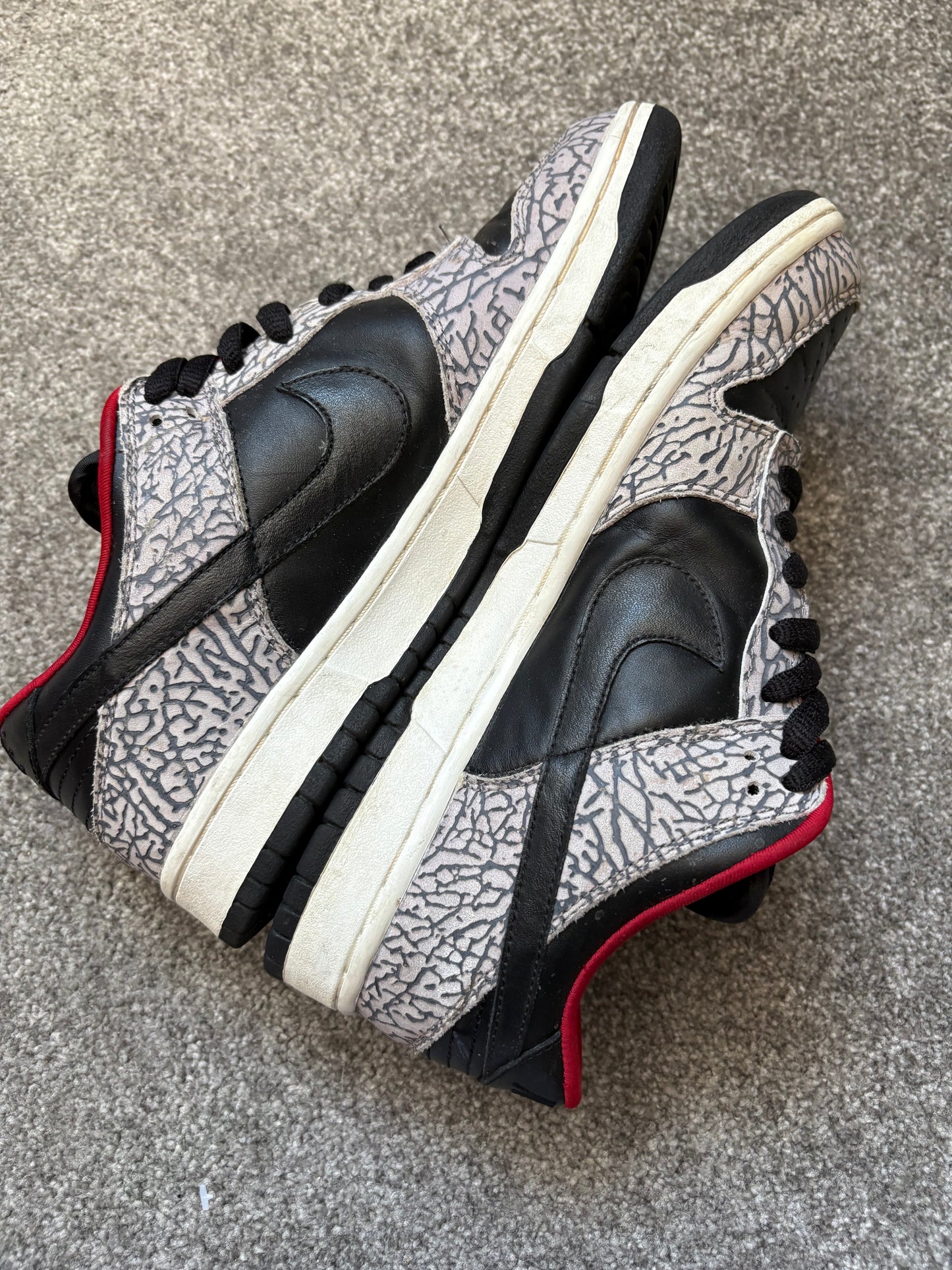 Nike SB Supreme Cement 2002 Dunks