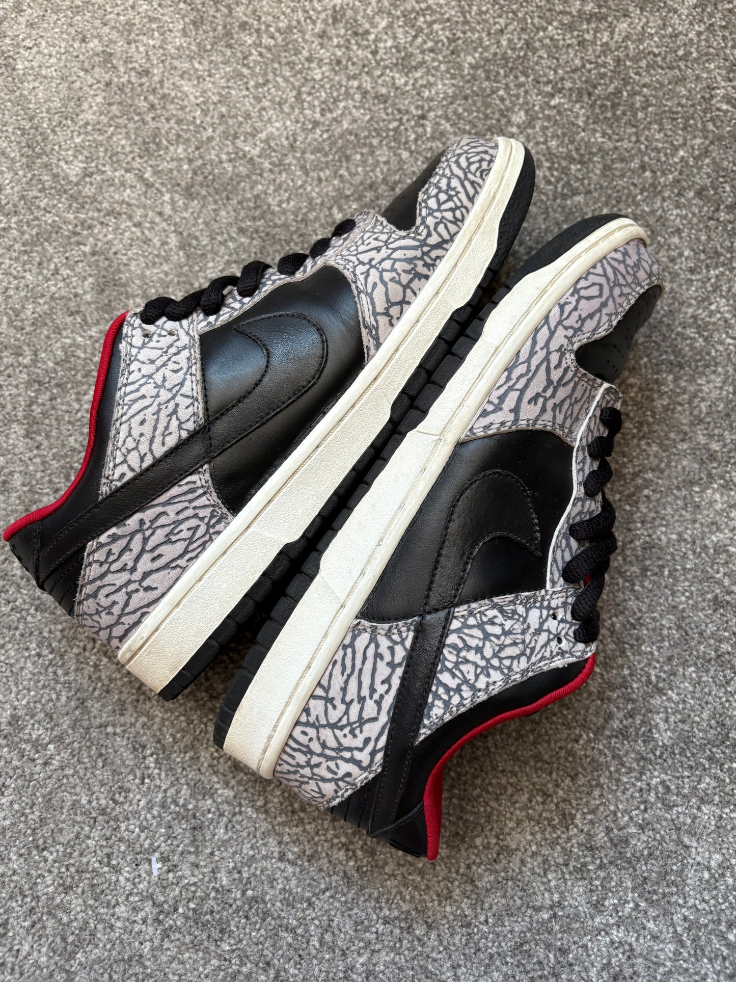 Nike SB Supreme Cement 2002 Dunks