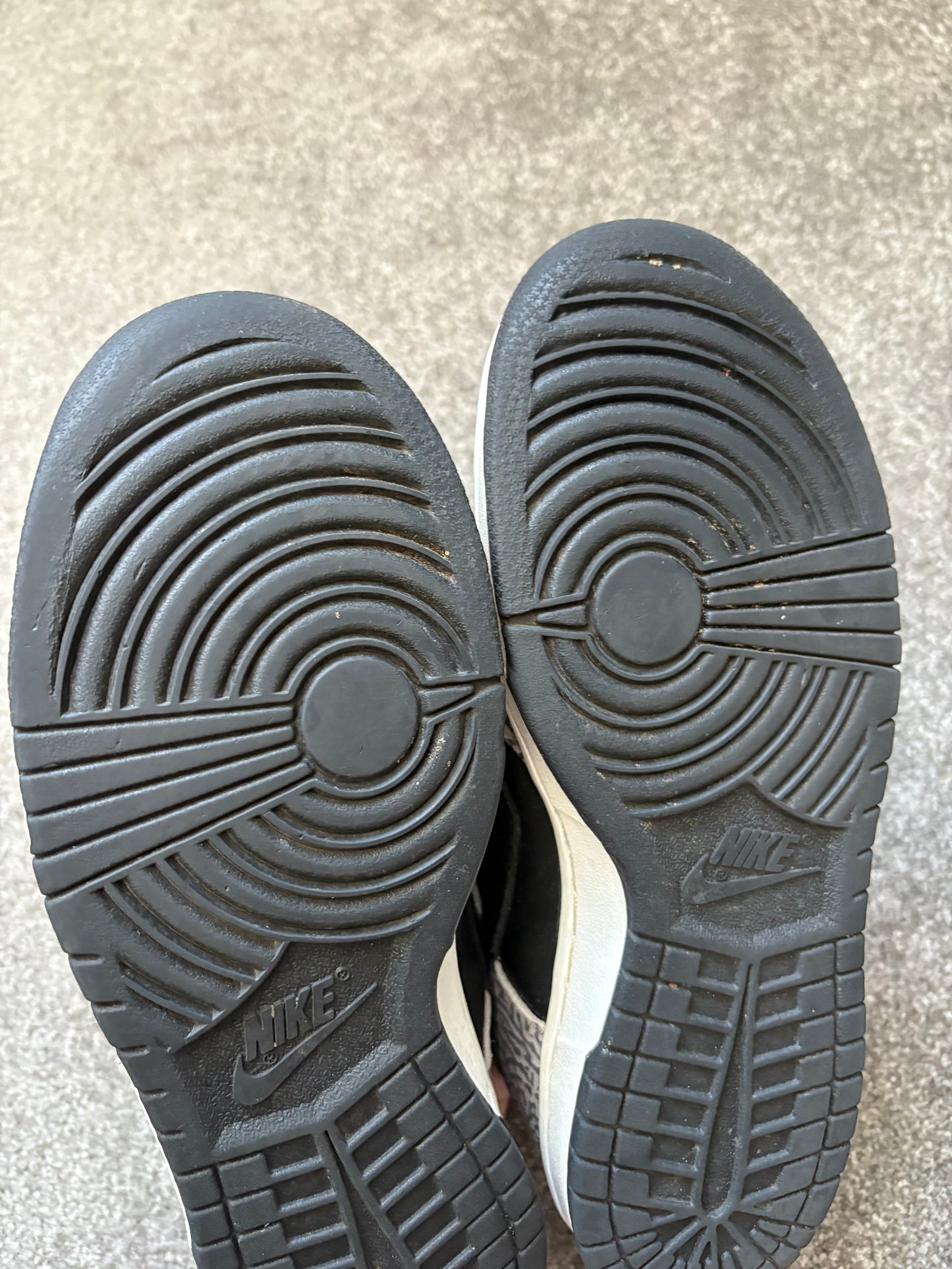 Nike SB Supreme Cement 2002 Dunks