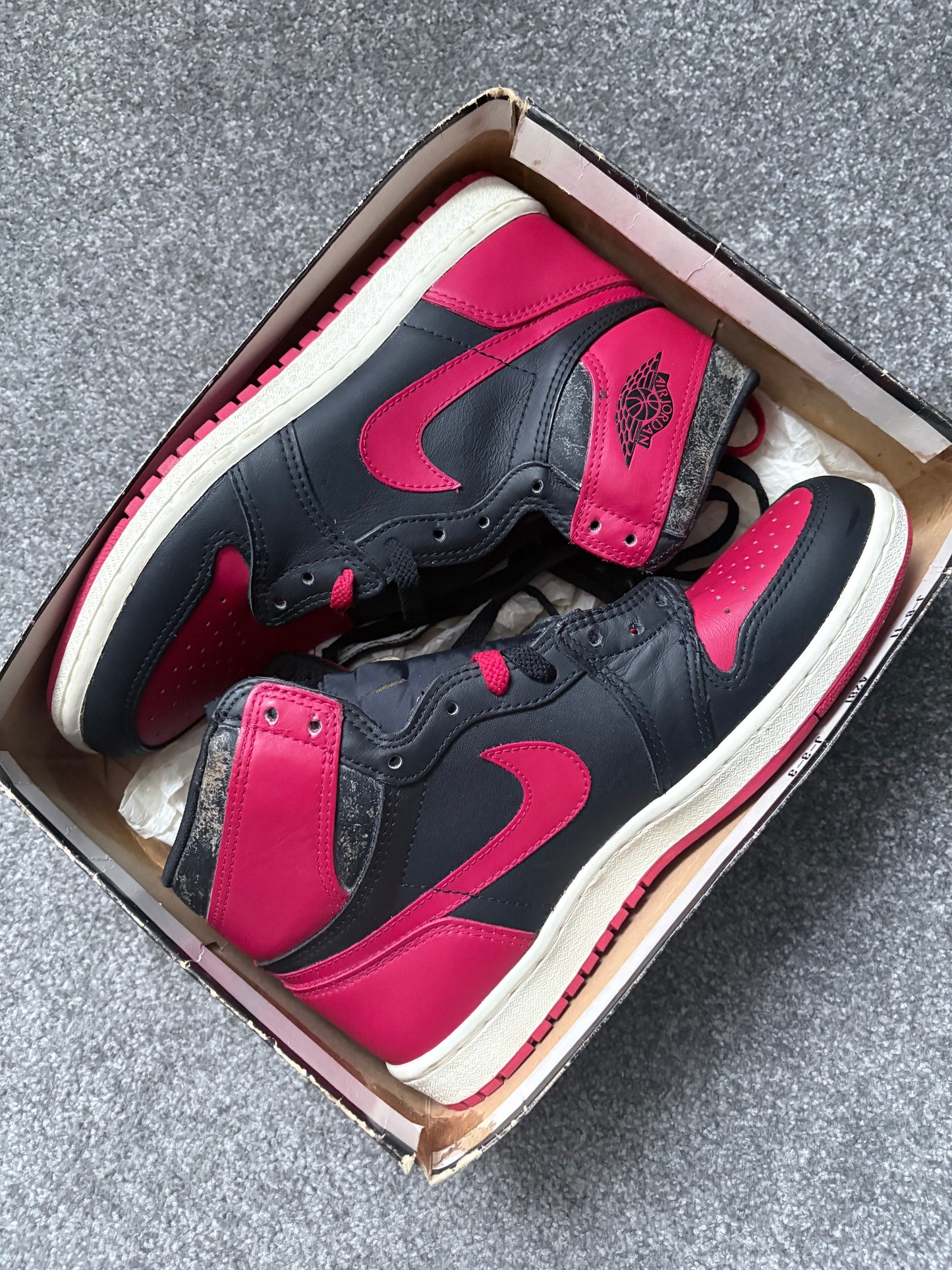 Nike 1985 Air Jordan 1 Bred OG Trainers