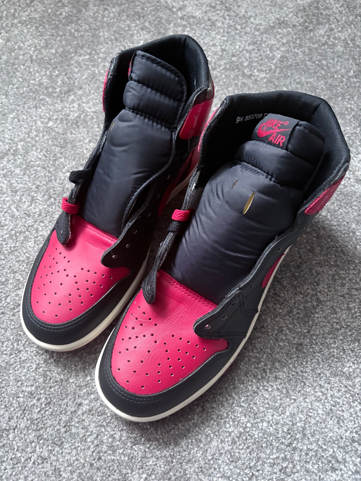 Nike 1985 Air Jordan 1 Bred OG Trainers