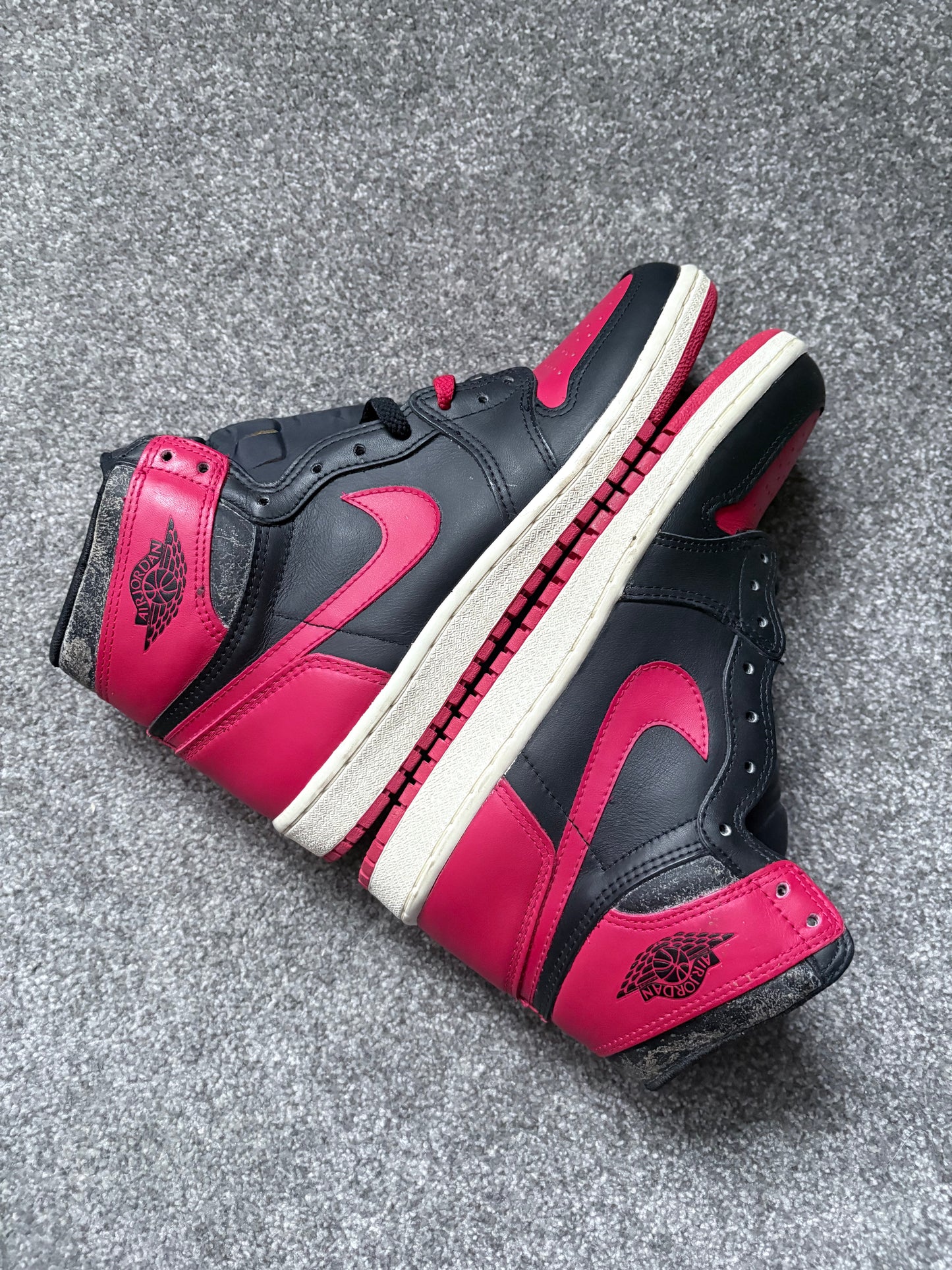 Nike 1985 Air Jordan 1 Bred OG Trainers