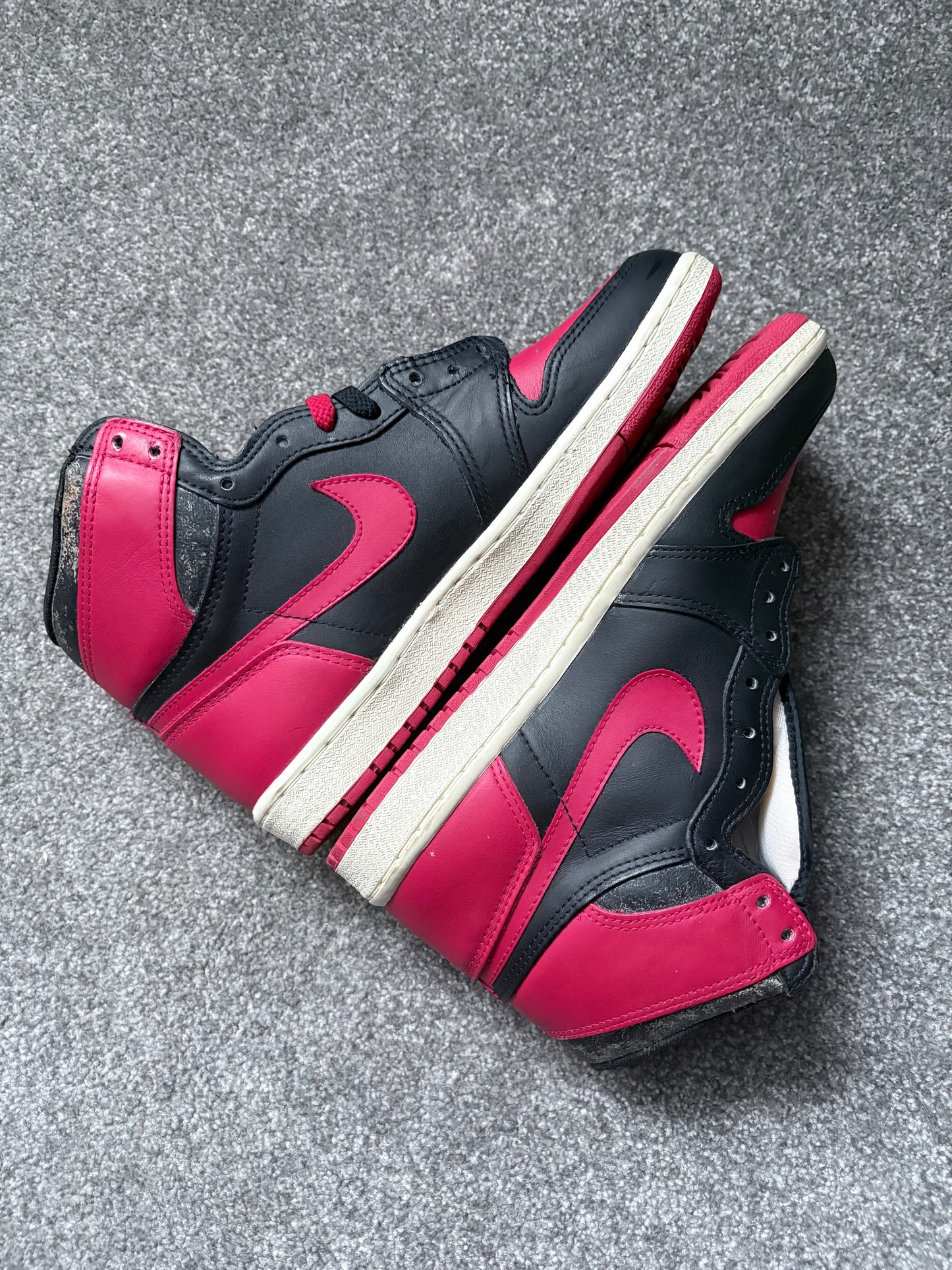 Nike 1985 Air Jordan 1 Bred OG Trainers
