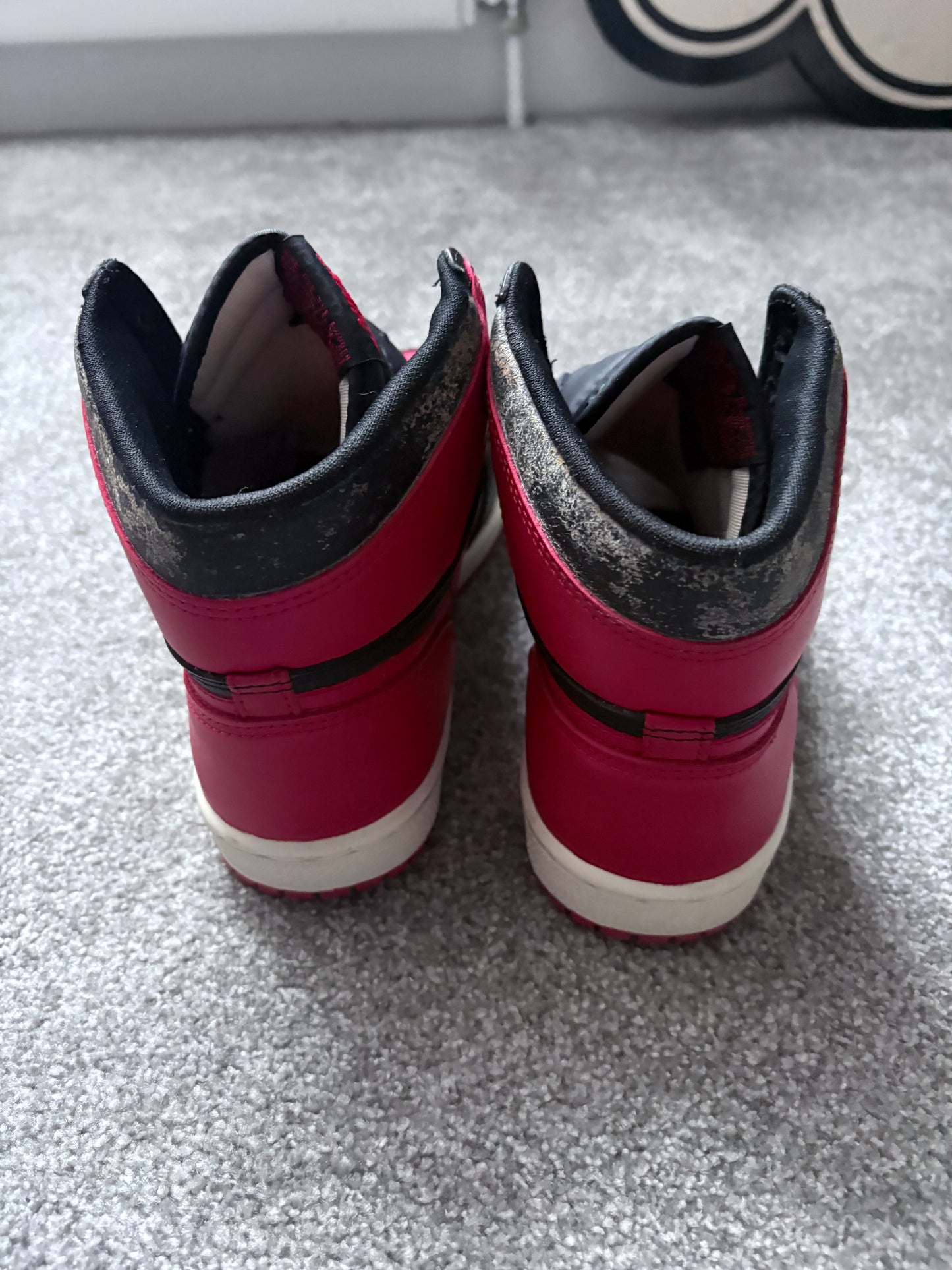 Nike 1985 Air Jordan 1 Bred OG Trainers