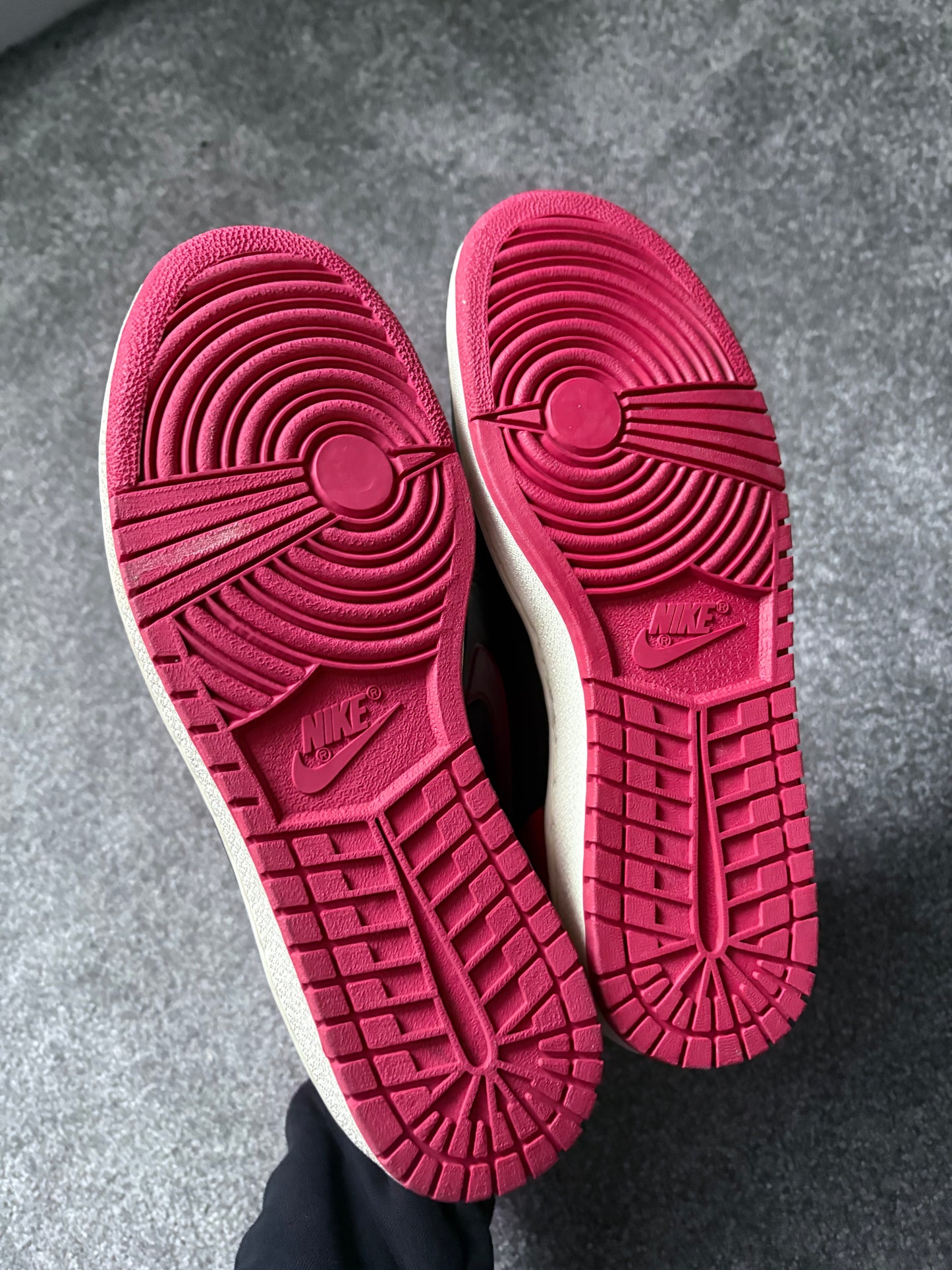 Nike 1985 Air Jordan 1 Bred OG Trainers