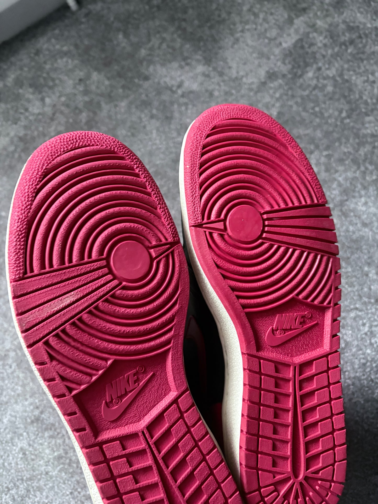 Nike 1985 Air Jordan 1 Bred OG Trainers