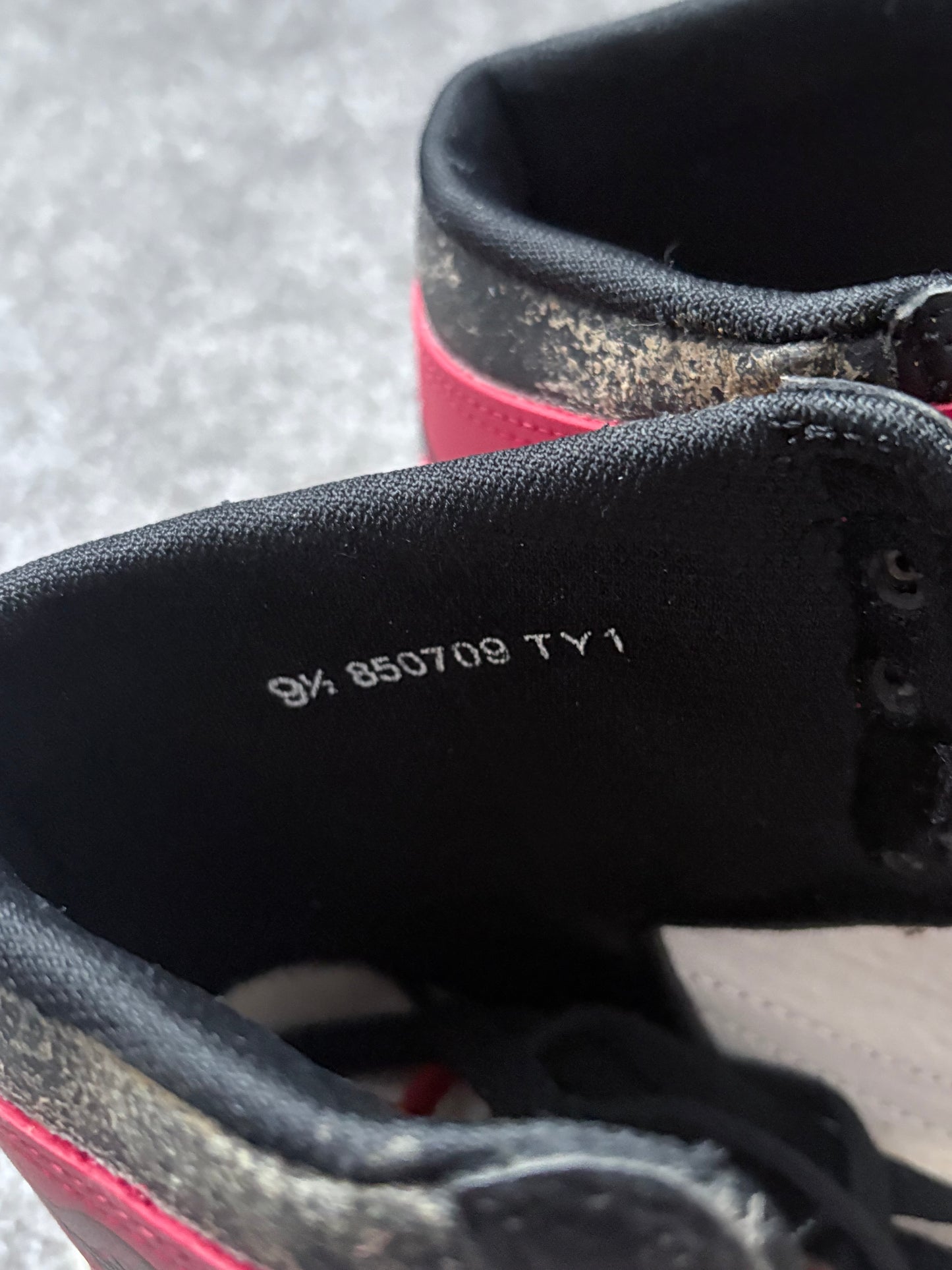 Nike 1985 Air Jordan 1 Bred OG Trainers